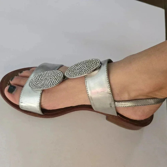 Kate Spade silver sandals with rhinestone detail sz 7 - Picture 6 of 9